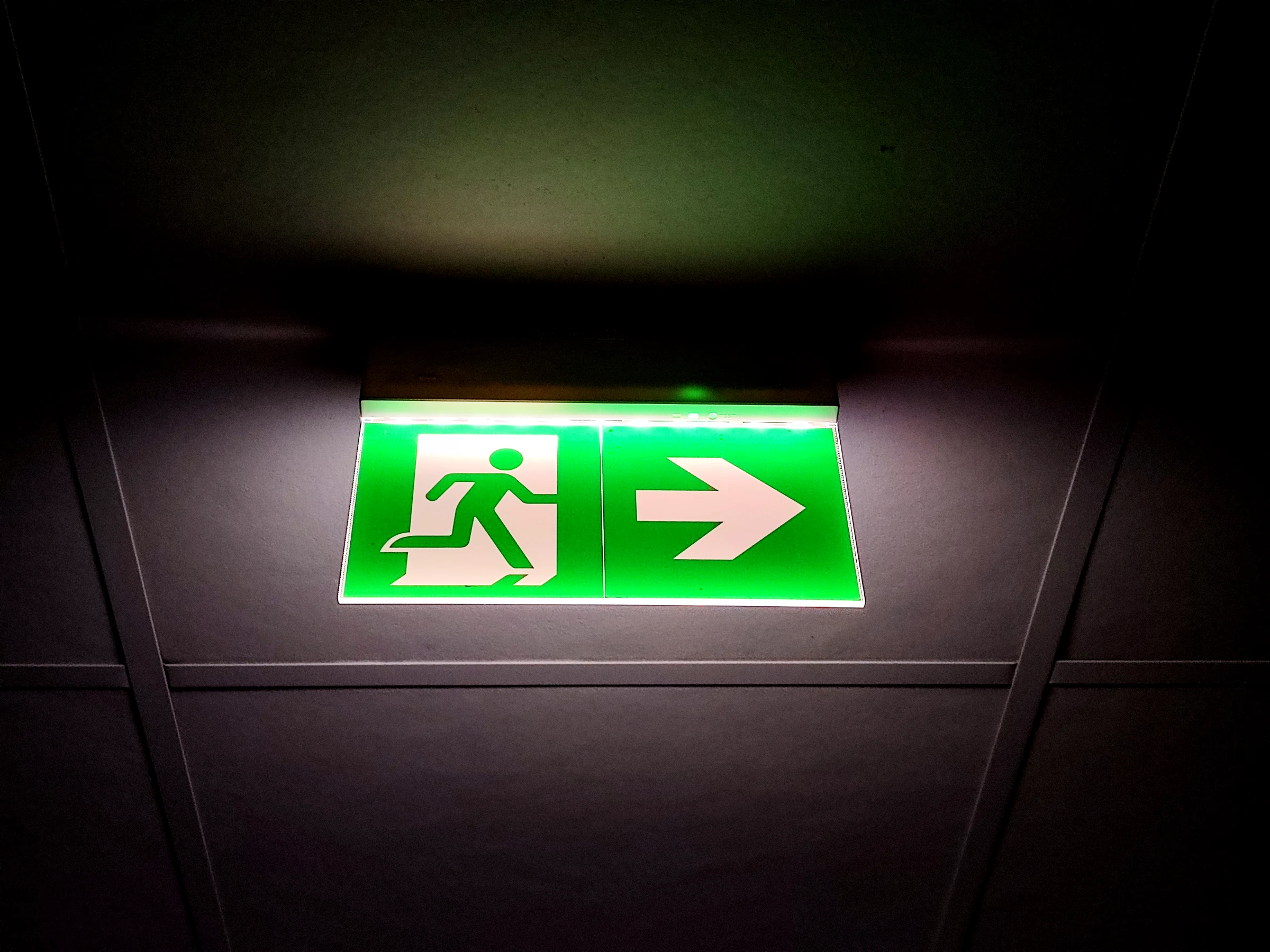 oświetlenie awaryjne